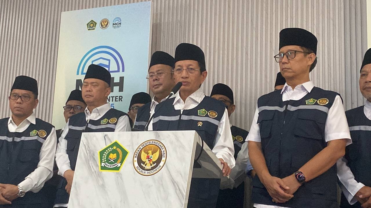 Menag Lepas Jamaah Haji Kloter Pertama 2025, Pastikan Petugas Siap. (Foto: Inews Media Group)