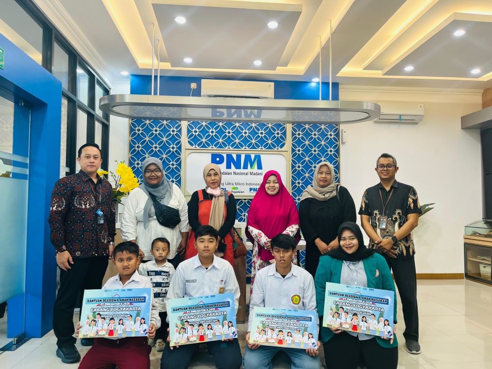 PNM Dorong Pengentasan Kemiskinan Antargenerasi Melalui Beasiswa Bagi Anak Nasabah. dok. PNM.