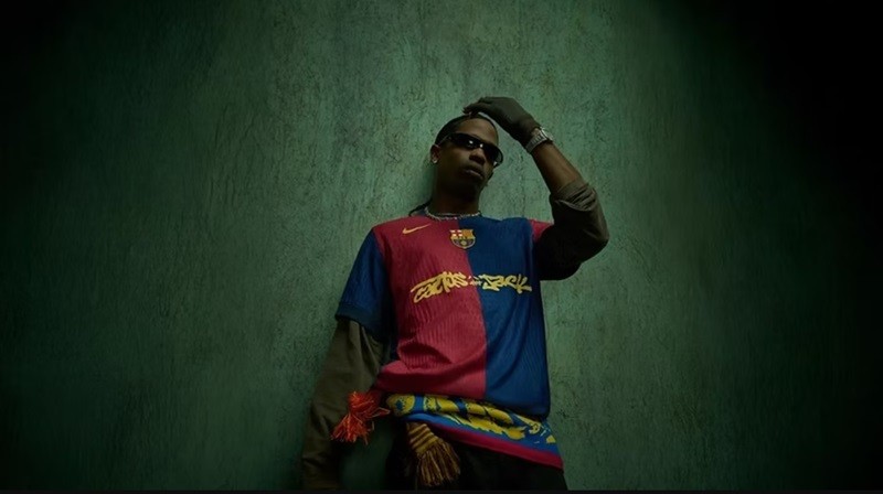 FC Barcelona dan Spotify merilis jersey edisi khusus dengan logo merek Cactus Jack milik Travis Scott. (foto: Barcelona)