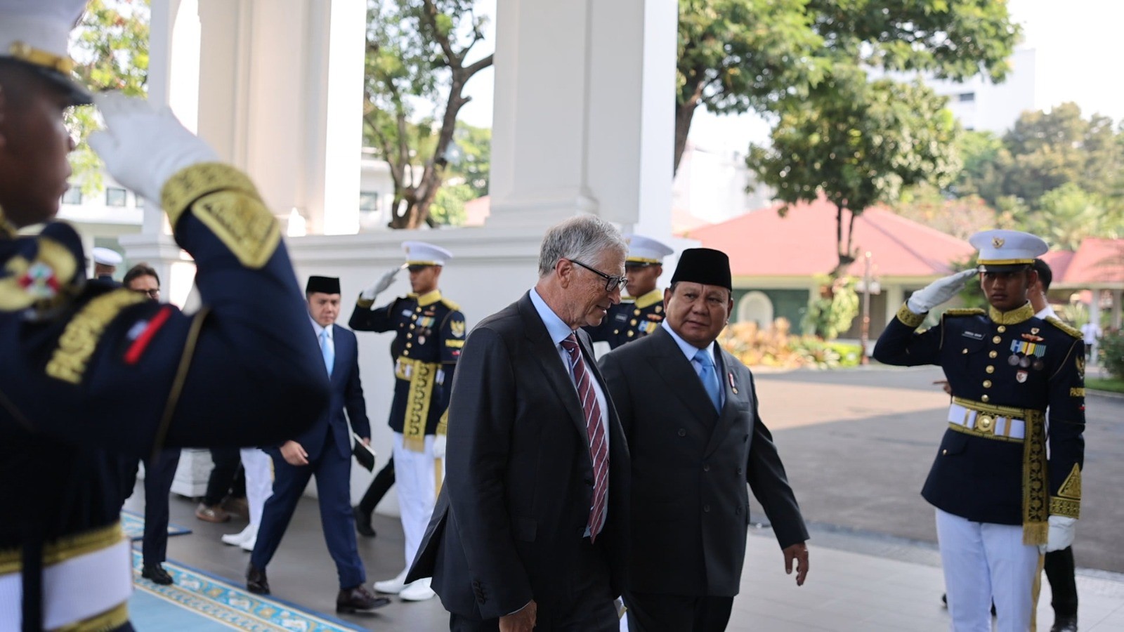 Prabowo Subianto akan memberikan penghargaan kepada pendiri Microsoft yang juga tokoh filantropi dunia Bill Gates. (Foto: Setpres)