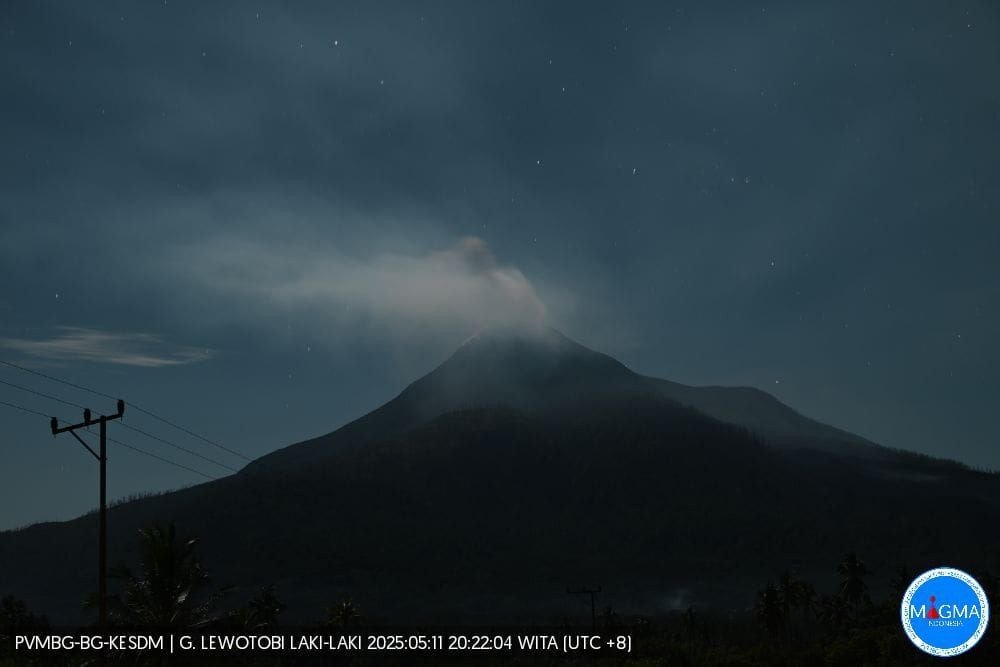 Aktivitas Gunung Lewotobi Laki-Laki yang terpantau PVMBG pada Minggu (11/5/2025). (Foto: Dok. PVMBG)