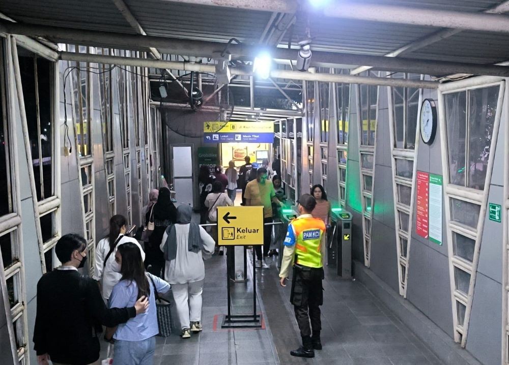 KAI Uji Coba Akses Stasiun Tanjung Barat ke Apartemen Samesta Mahata, Begini Respons Pengguna KRL. Foto: dok.KAI.