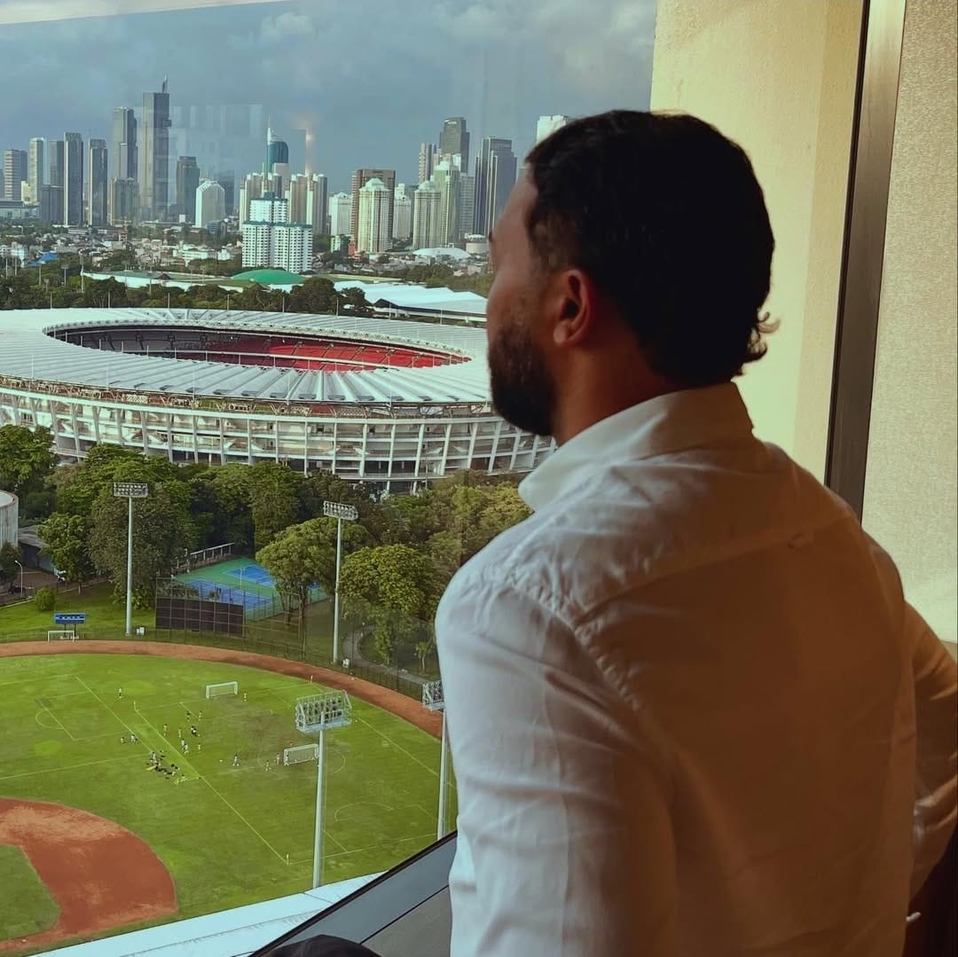 lex Pastoor dan Denny Landzaat Tiba di Jakarta Jelang Pertandingan Timnas vs China. (Foto: Instagram Denny Landzaat)