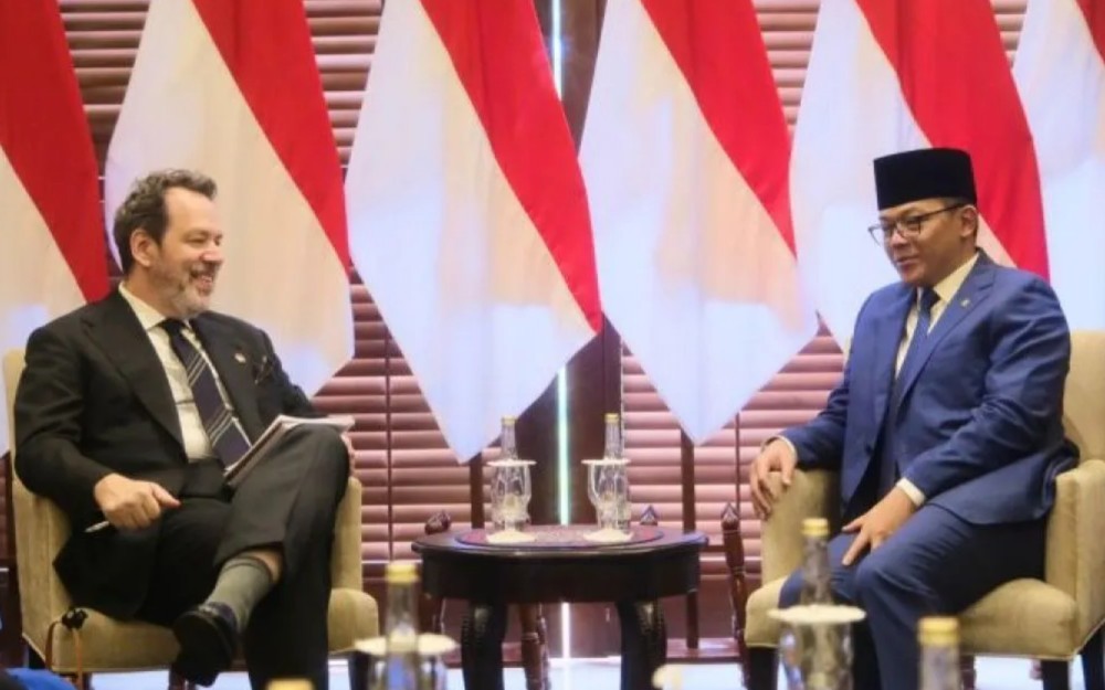 Menlu Sugiono menerima kunjungan Duta Besar Swedia untuk Indonesia Daniel Blockert. (Kemenlu)