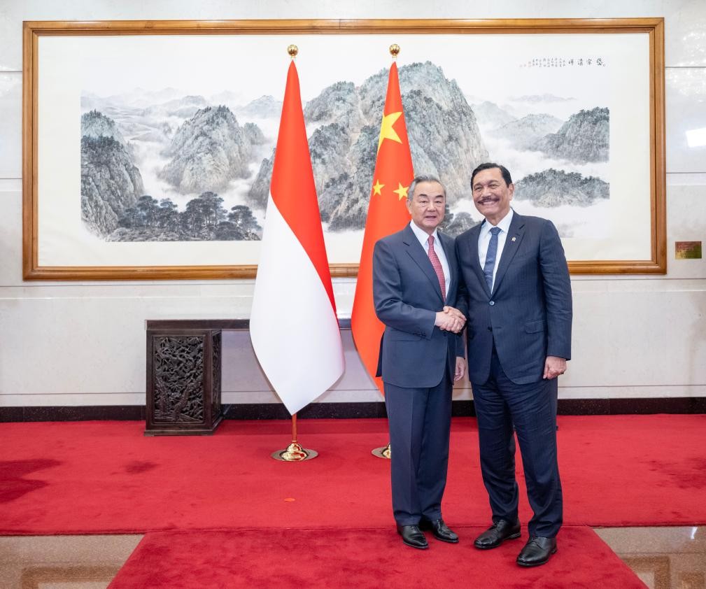 Luhut Temui Menlu China di Beijing, Ini yang Dibahas. (Foto: Xinhua)
