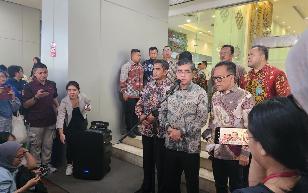 Menaker Yassierli mengganti seluruh pejabat di satu direktorat imbas dugaan korupsi pengurusan RPTKA. (Iqbal Dwi Purnama/iNews Media Group)