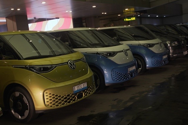 Volkswagen Serahkan ID Buzz, Sinyal Serius Garap Mobil Listrik di RI (Foto: iNews Media Group)