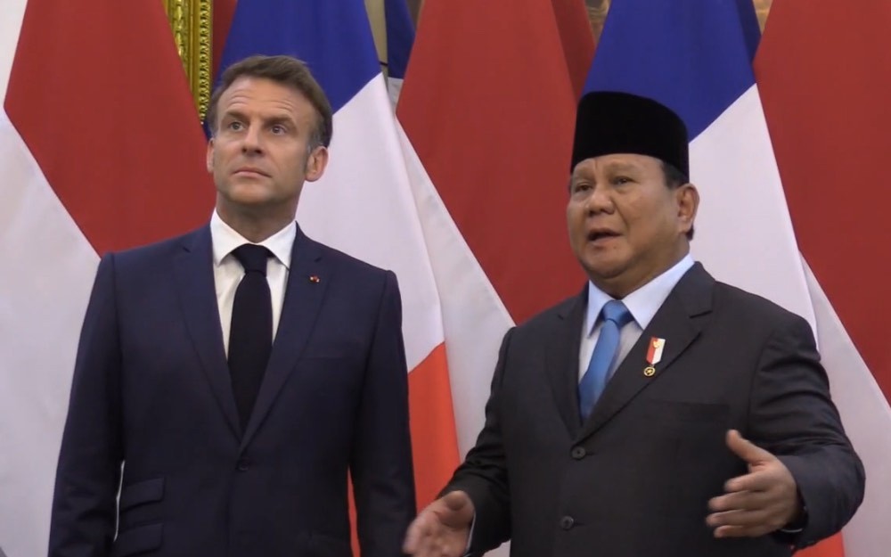 Macron dan Prabowo kunjungi Candi Borobudur, Kamis (29/5/2025), untuk teken perjanjian kerja sama strategis RI-Prancis. (foto: iNews Media)