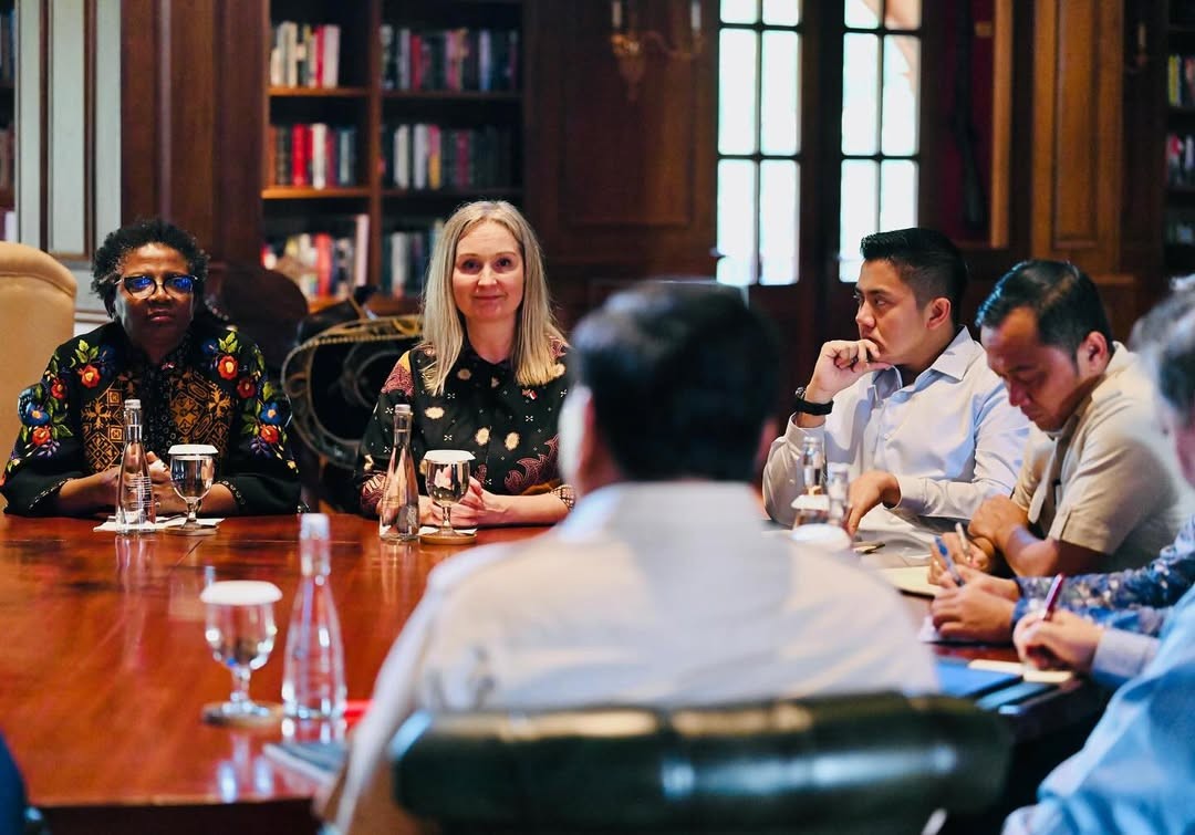 Presiden Prabowo Subianto bertemu Utusan Khusus PM Inggris Urusan Pendidikan, Sir Steve Smith, di Hambalang, Jumat (30/5/2025). (Foto: Setkab) 