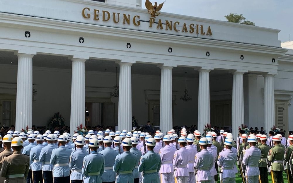 Presiden Prabowo Subianto memimpin upacara Peringatan Hari Lahir Pancasila yang digelar di Halaman Gedung Pancasila, Kemlu. (Binti Mufarida/iNews Media Group)