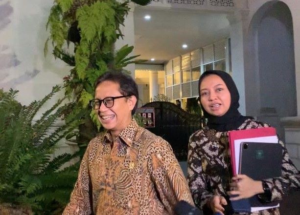 Menkes Budi Gunadi Sadikin mengungkapkan alasan pemerintah ikut terlibat dalam menetapkan standar profesi dan standar layanan.