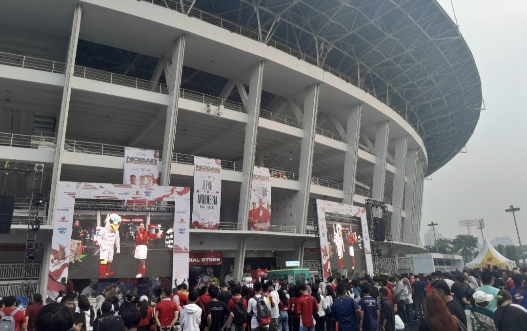 Jelang Timnas Indonesia vs Jepang, Suporter Mulai Ramaikan Gelora Bung Karno untuk Nobar (FOTO:Dok Andri/iNews Media Group)