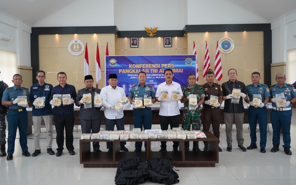 TNI Gagalkan Penyelundupan 48,54 Kg Sabu di Perairan Dumai (Puspen TNI)