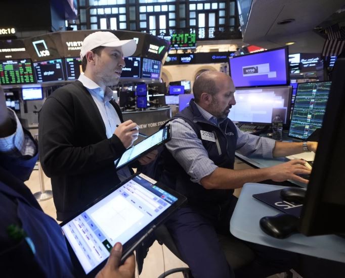 Wall Street Dibuka ke Zona Merah, Ketidakpastian Global Bayangi Pasar (Foto: dok AP)