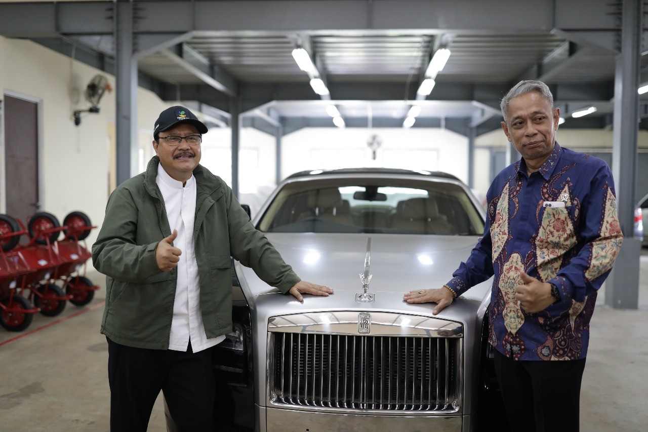 Rolls Royce Kemensos Laku Dilelang Rp2,5 Miliar, Uangnya Digunakan untuk Ini. (Foto Istimewa)