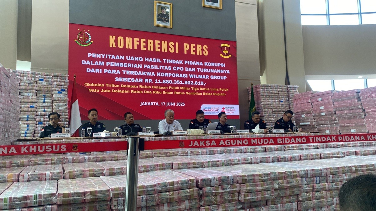 Penampakan Gunung Uang Triliunan Rupiah Kasus Korupsi Ekspor CPO Wilmar Group. (Foto Ari Sandita/IMG)