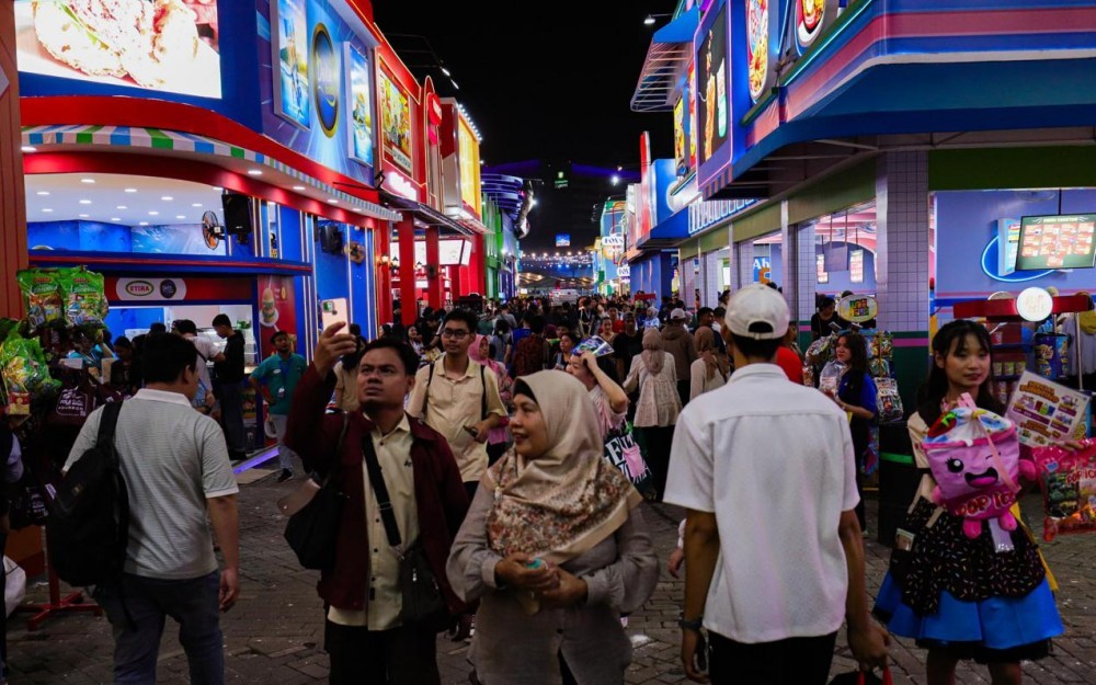Naik Transjakarta ke Jakarta Fair, Solusi Anti Ribet Cari Parkir dan Macet  (Foto: Aldhi Chandra Setiawan/iNews Media Group)