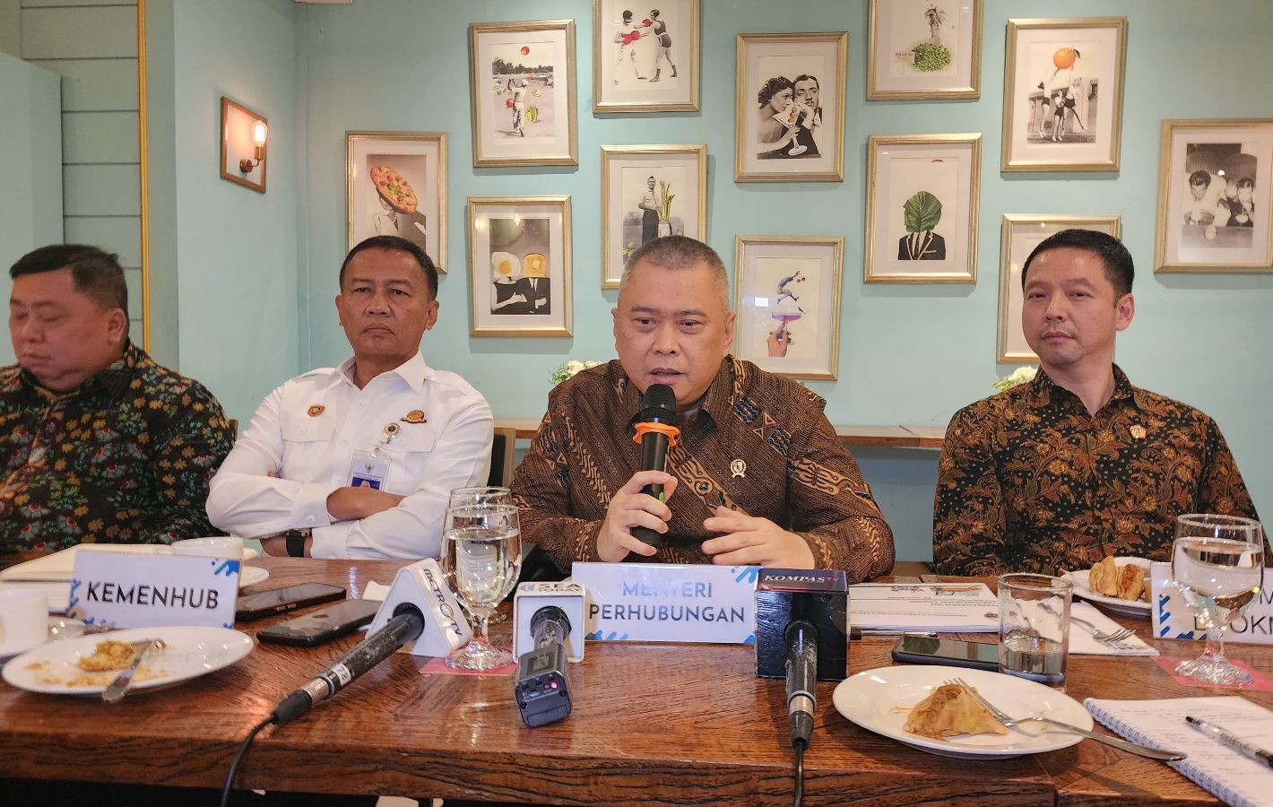 Menteri Perhubungan Dudy Purwagandhi memberikan keterangan kepada media di Jakarta, Kamis (26/6/2025). (Foto: IDXChannel/Iqbal DP)