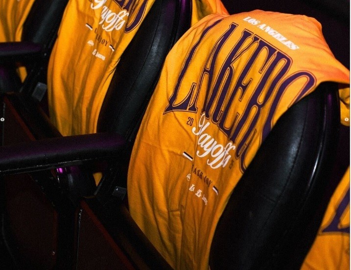 Keluarga Buss secara resmi menjual mayoritas saham klub basket legendaris Los Angeles Lakers kepada CEO TWG Global, Mark Walter. (foto: Instagram)