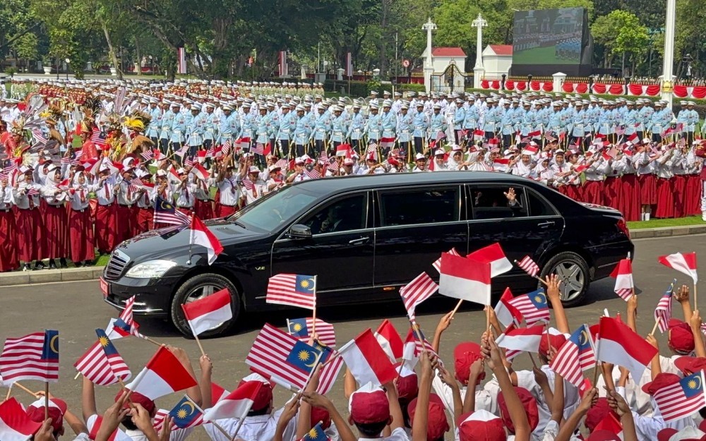 Perdana Menteri (PM) Malaysia, Anwar Ibrahim dan Presiden Prabowo Subianto tiba di Istana Negara, Jakarta. (Riyan Rizki Roshali/iNews Media Group)