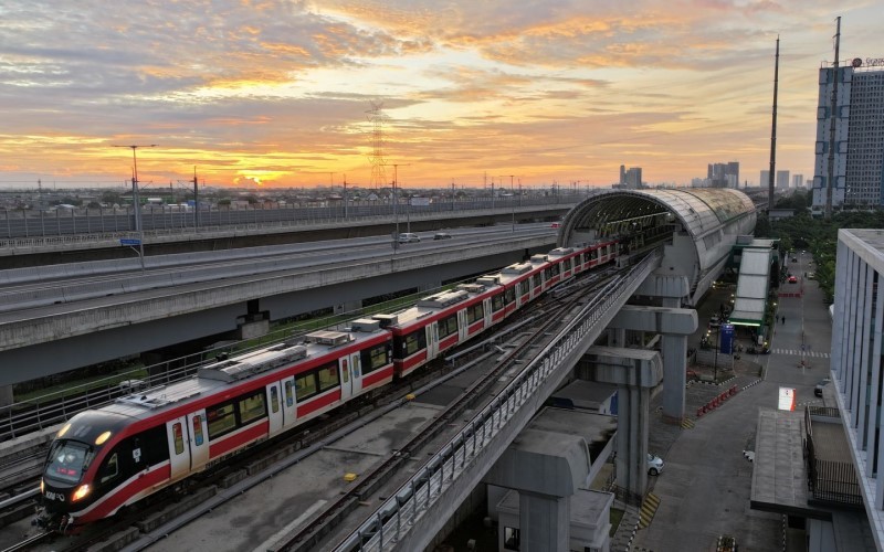Sambut HUT RI ke-80, Tarif Rp80 Berlaku untuk Seluruh Perjalanan LRT Jabodebek (FOTO:iNews Media Group)