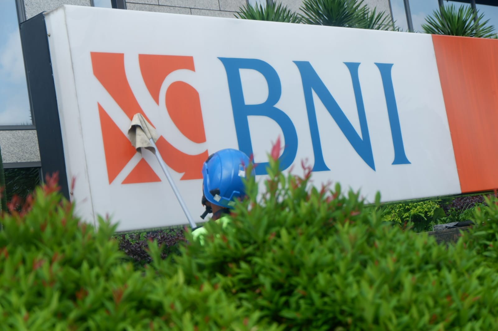 BNI (BBNI) menyambut baik langkah Bank Indonesia (BI) menurunkan suku bunga acuan BI rate menjadi 5,25 persen. (Foto: iNews Media Group)