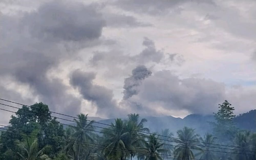 Gunung Dukono di Maluku Utara Erupsi, Luncurkan Abu Vulkanik 1.000 Meter (PVMBG)