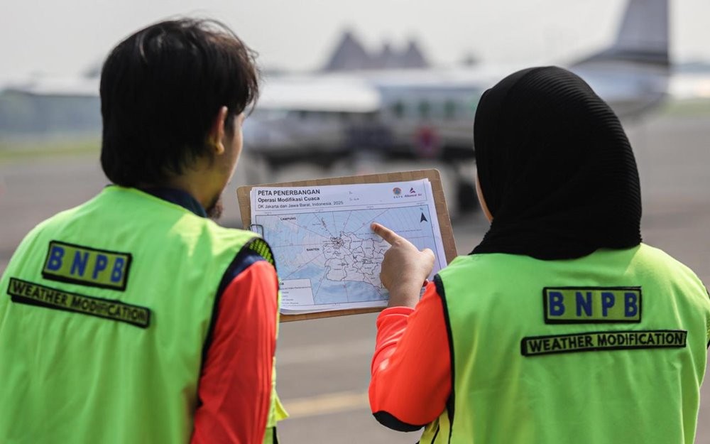 Operasi Modifikasi Cuaca, BNPB Sebar 18 Ton Garam di Langit Jabodetabek (BNPB)
