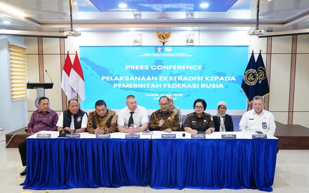 Indonesia Serahkan Alexander Zverev, Jadi Ekstradisi Pertama Indonesia-Rusia (Dwinarto/iNews Media Group)