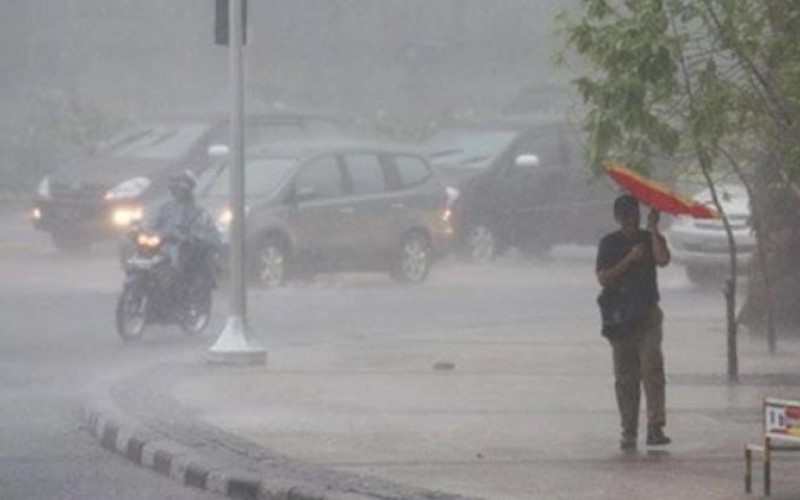 Sebagian besar wilayah Indonesia masih akan diguyur hujan lebat dan cuaca ekstrem meski secara sudah memasuki musim kemarau. (Foto: iNews Media Group)