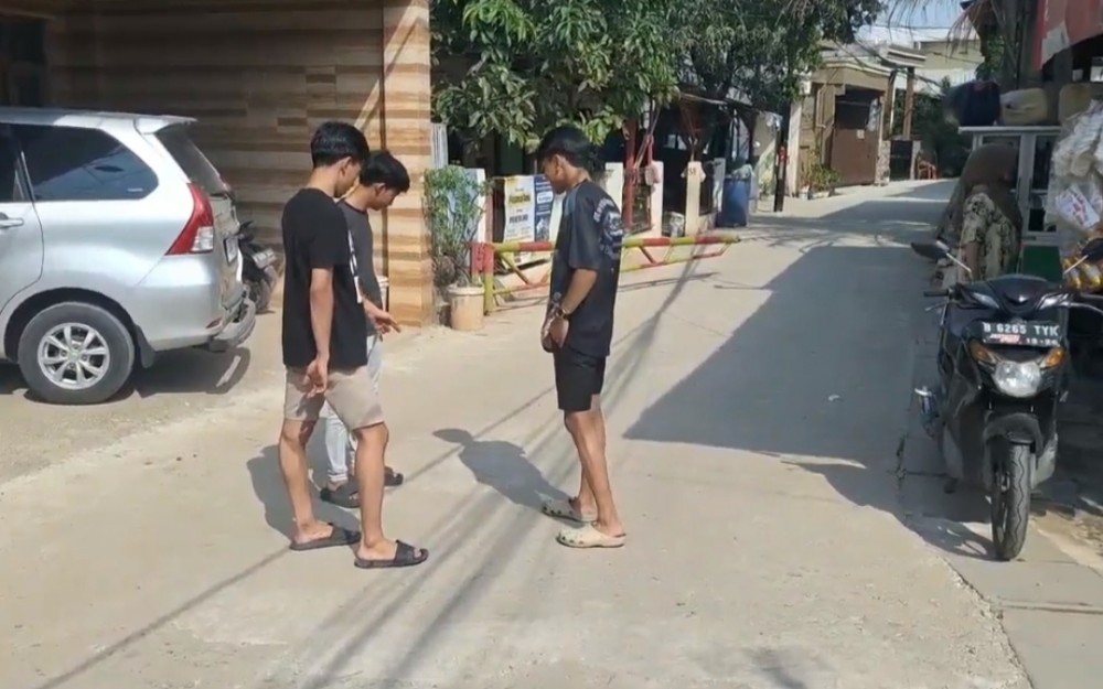 Cerita Ketua RT Berusia 19 Tahun Perbaiki Jalan Rusak dari Anggaran Swadaya Warga