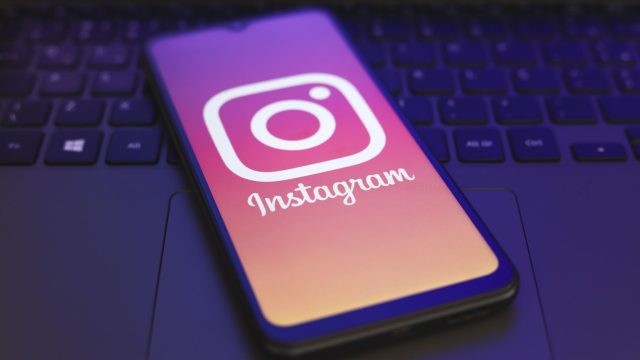  Cara Mendapatkan Uang dari Instagram)