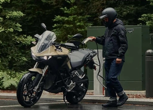 Masalah Baru Kendaraan Listrik: Ratusan SPKLU Rusak Akibat Besi Tembaganya Dicuri. (Foto: rideapart.com)