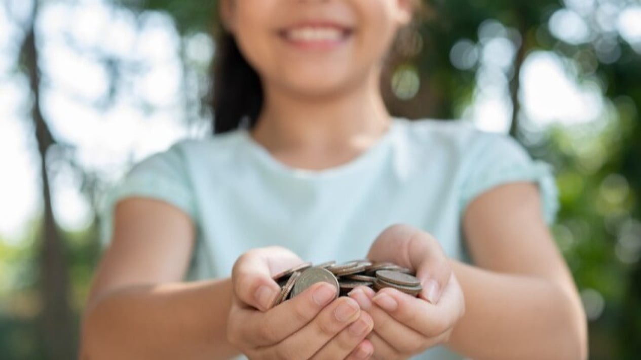 Bukan Celengan Biasa, Ini Cara Baru Ajarkan Anak Nabung Pakai QRIS di Era Digital. (Foto: Cara Baru Ajarkan Anak Nabung Pakai QRIS di Era Digital)