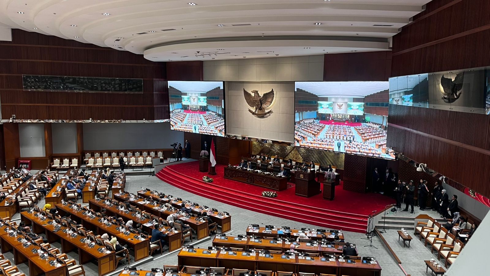 Wakil Ketua DPR Tegaskan Tunjangan Rumah Anggota DPR hanya Sampai Oktober 2025 (iNews Media Group)
