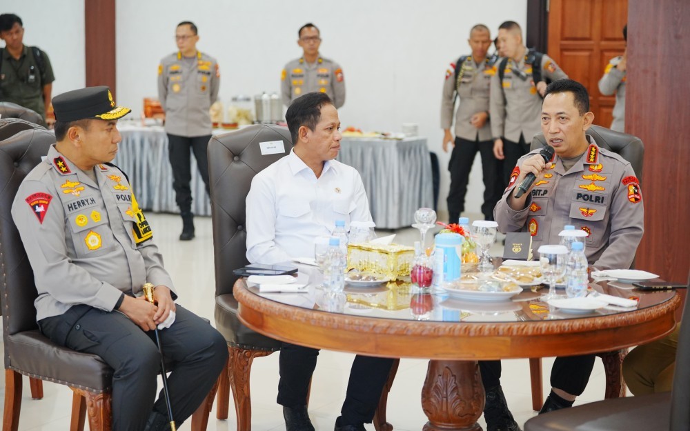 Kapolri Tegaskan Penanganan Karhutla Riau Perlu Kolaborasi (Humas Polri)