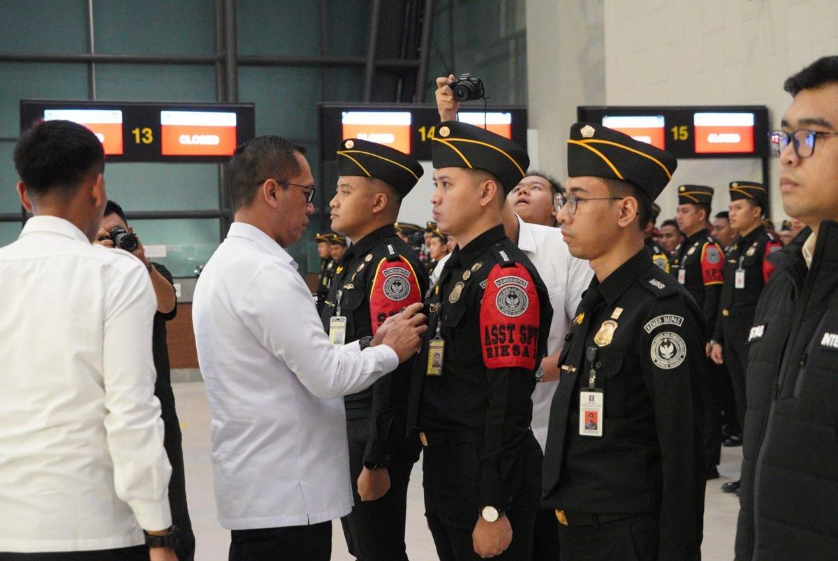 Tingkatkan Transparansi, 24 Petugas Imigrasi Bandara Soetta Mulai Kenakan Bodycam. (Foto: Dok. Ditjen Imigrasi)