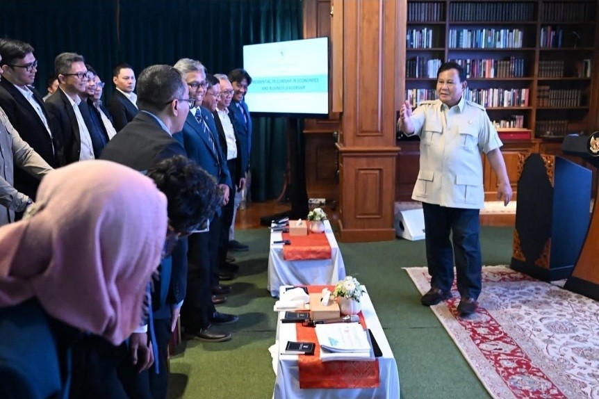 Prabowo Bertemu 82 Profesional Muda di Hambalang, Bahas Apa? Foto: Instagram Sekretariat Kabinet.