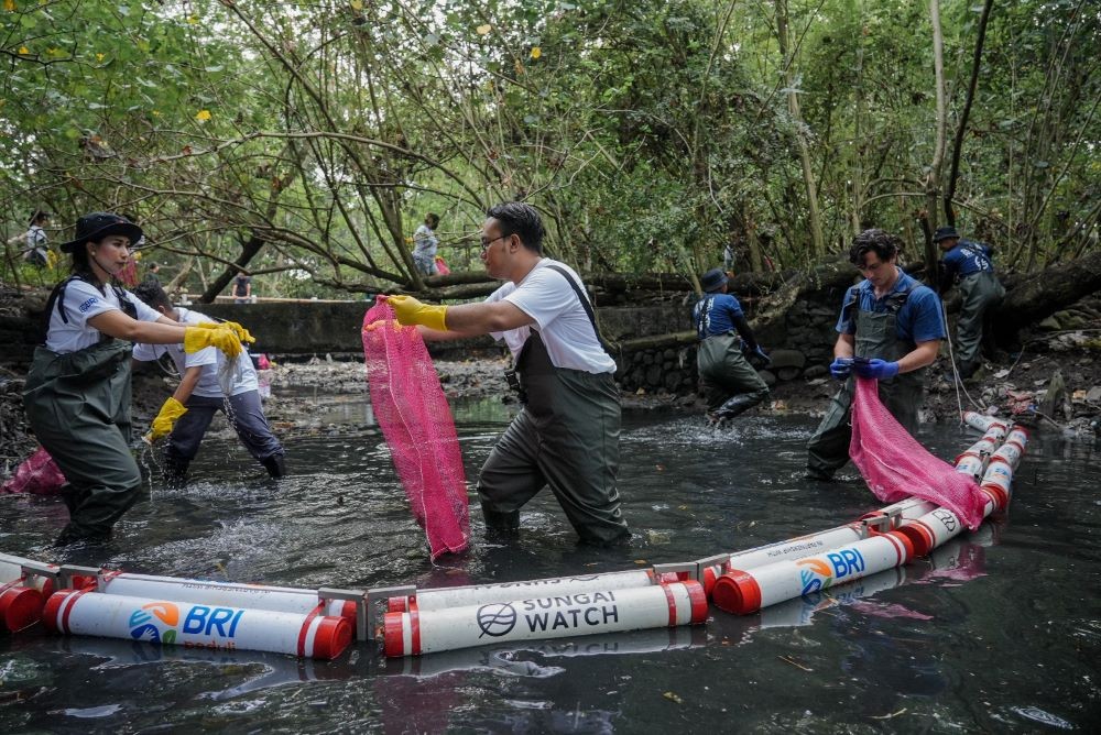 Peringati Hari Sungai Nasional, BRI Jaga Ekosistem lewat Bersih-Bersih Sungai. Foto: BRI.