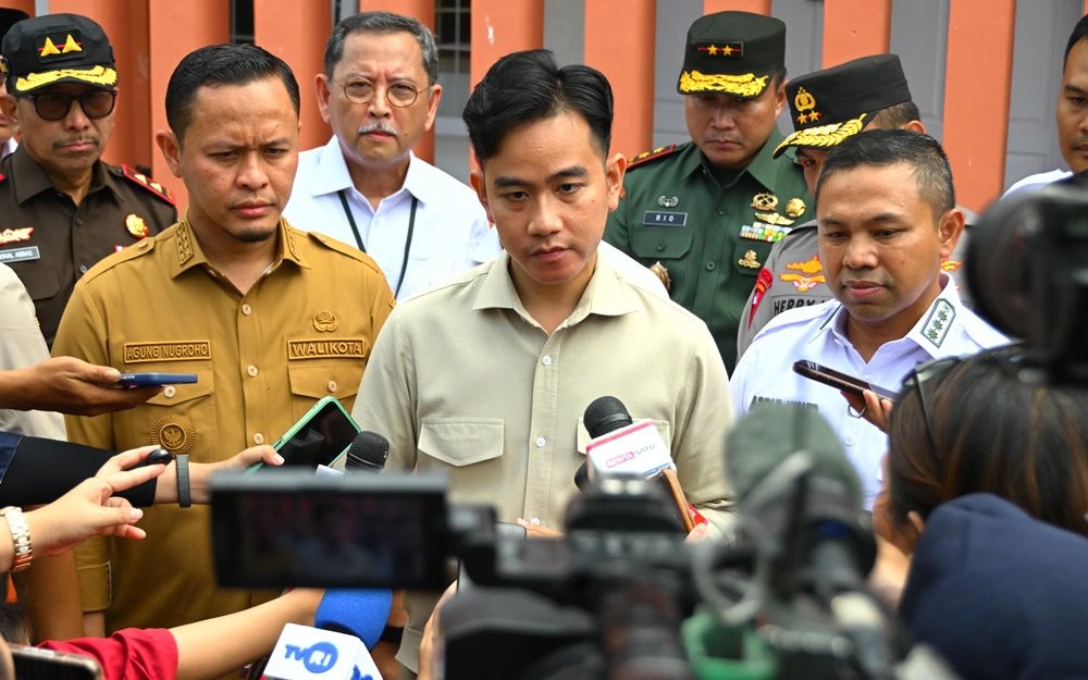 Wapres Gibran Rakabuming Raka melakukan pengecekan penanganan kebakaran hutan dan lahan. (Binti Mufarida/iNews Media Group)