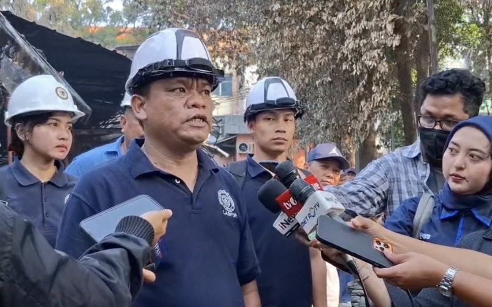 Puslabfor Polri Olah TKP Kebakaran Pasar Taman Puring, Bawa Abu hingga Kabel (Ari Sandita/iNews Media Group)