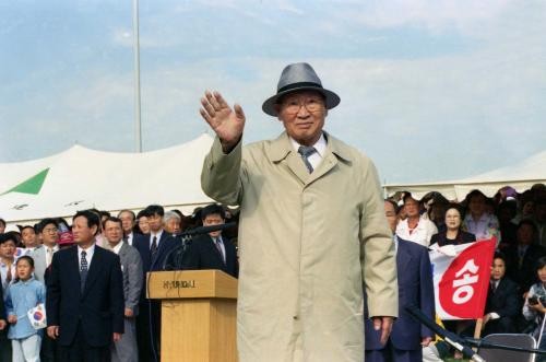  Profil Chung Ju Yung)