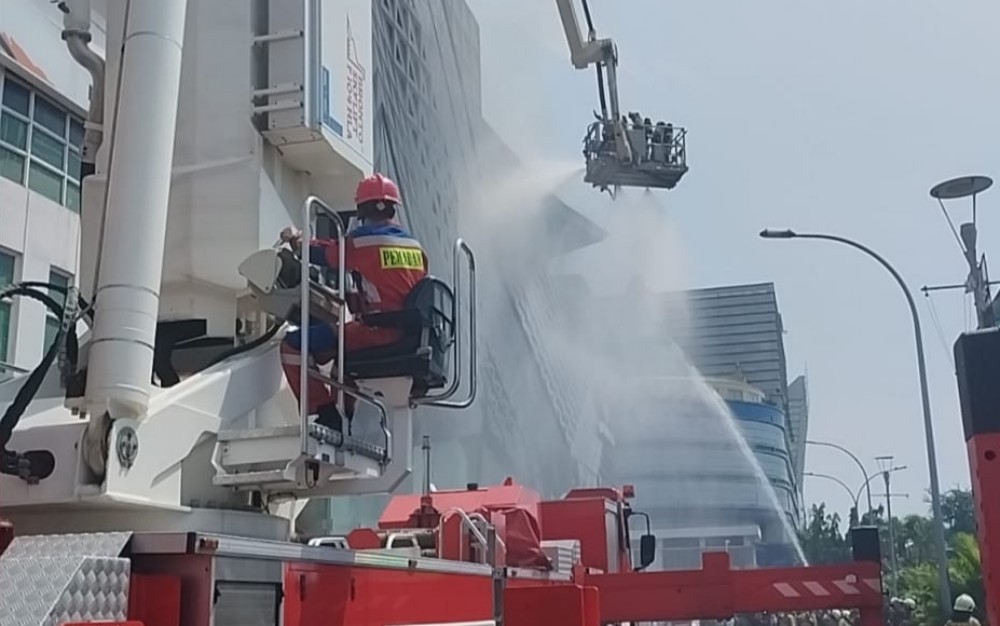Ruko Mangga Dua Square Terbakar, Kerugian Capai Rp200 Miliar (Muhammad Refi Sandi/iNews Media Group)