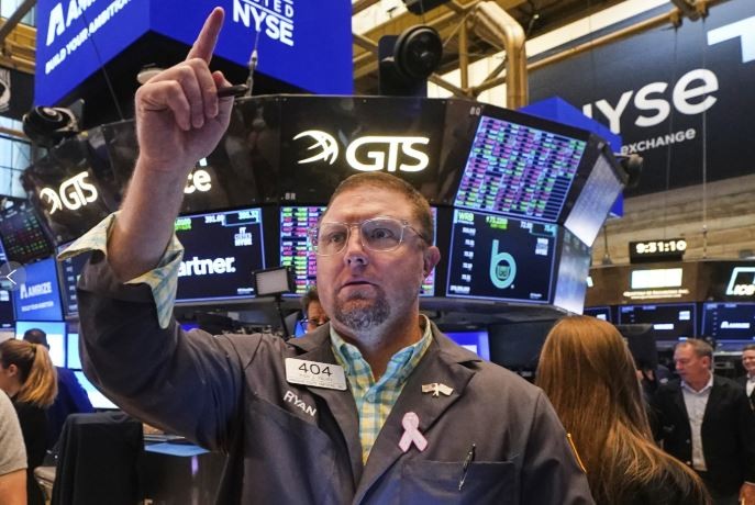Wall Street Dibuka Menguat, Musim Laporan Keuangan Jadi Penopang (Foto: dok AP)