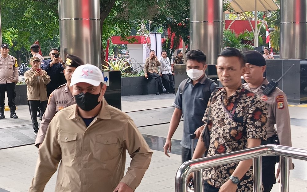 Bupati Koltim Tiba di Gedung KPK Usai Terjaring OTT, Begini Penampakannya (Nur Khabibi/iNews Media Group)