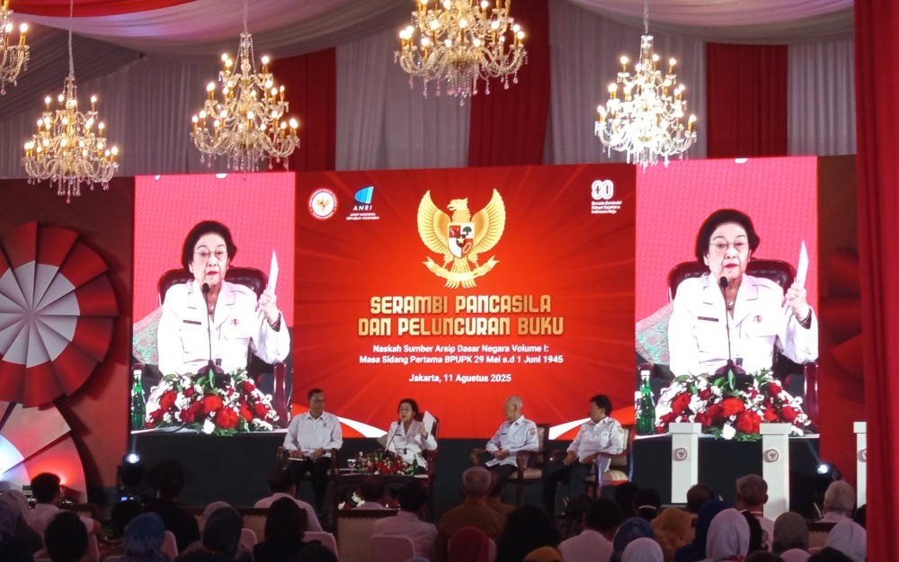 Presiden ke-5 Republik Indonesia Megawati Soekarnoputri ungkap fenomena ibu-ibu ajukan pinjol demi beli berlian (Jonathan Simanjuntak/iNews Media Group)