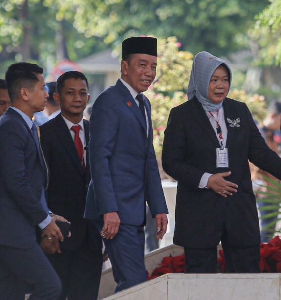 Tiba di Gedung Nusantara, Jokowi Kenakan Jas dan Peci Hitam (FOTO:Aldhi Chandra)