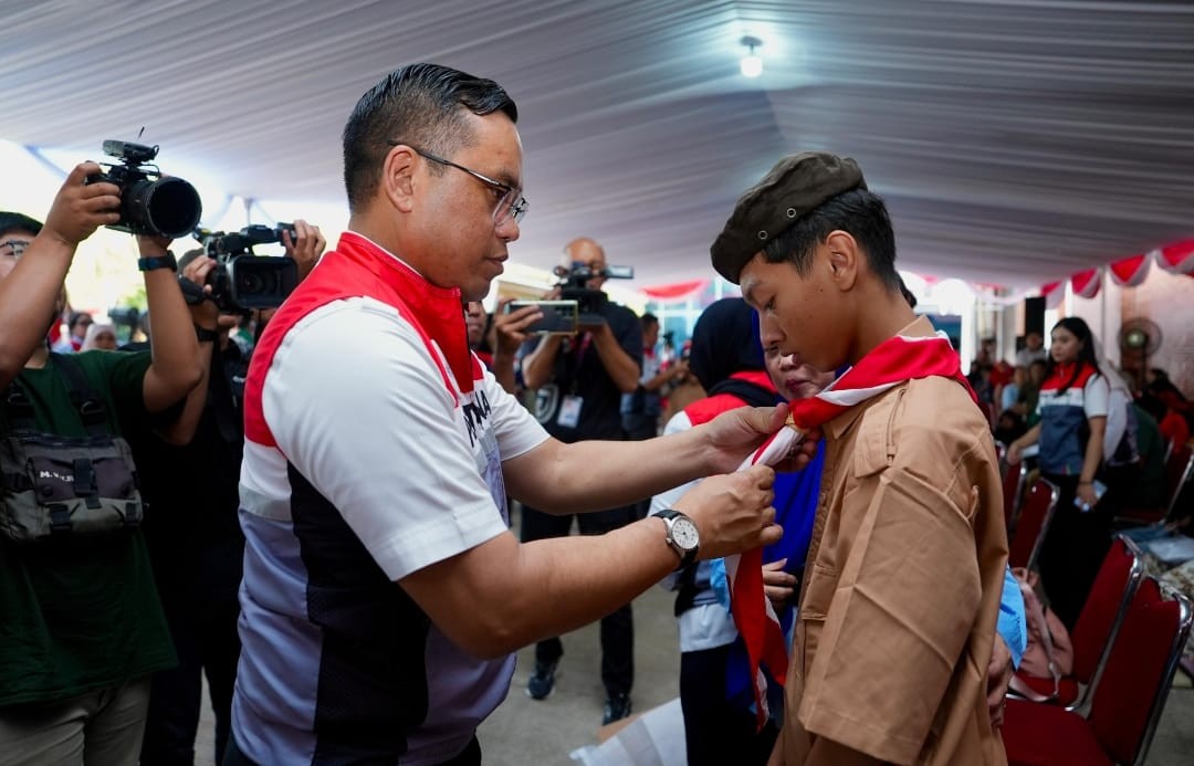 Hari Pramuka 2025, Pertamina Bagikan Seribu Seragam Sekolah lewat Program SESAMA. (Foto Pertamina)