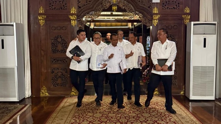 Panggil Zulhas-Bahlil, Prabowo Minta Kawasan Tambang dan Hutan Ilegal Segera Ditertibkan. (Foto Istimewa)