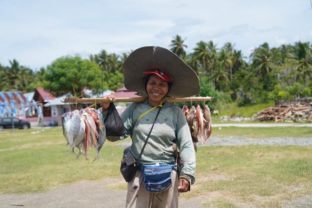 PNM Latih Perempuan Pesisir Olah Hasil Laut Jadi Bernilai Tinggi. Foto: PNM.
